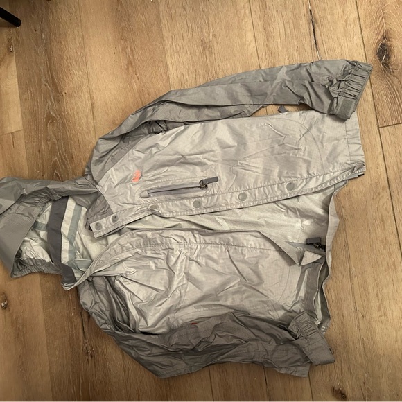 REI Men's Silver Windbreaker Jacket - Picture 1 of 4